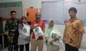 Babinsa Koramil 2303/Pulomerak, Puan Ter Pembagian Beras