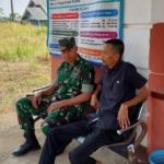 Babinsa Koramil 2306/Mancak, Komsos Membahas Tentang Perbaikan Jalan