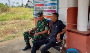 Babinsa Koramil 2306/Mancak, Komsos Membahas Tentang Perbaikan Jalan