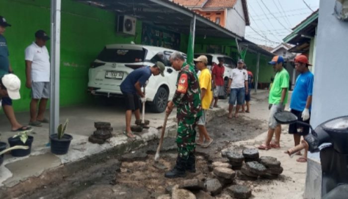 Babinsa Koramil 2303/Pulomerak, Karbak Pembongkaran Paving Blok