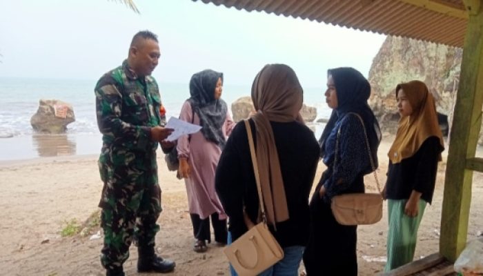 Babinsa Koramil 2305/Cinangka, Puan Ter Pendataan Jumlah Pengunjung