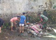 Babinsa Koramil 2303/Pulomerak, Karbak Pembersihan Sungai