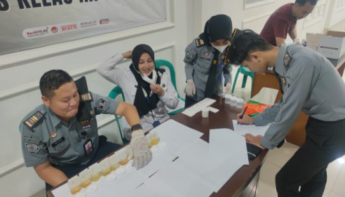 Langkah Tegas Dalam P4GN, Lapas Cilegon Gelar Tes Urine Pada Pegawai