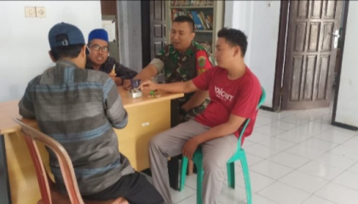 Babinsa Koramil 2306/Mancak, Komsos Membahas Tentang Peduli Lingkungan