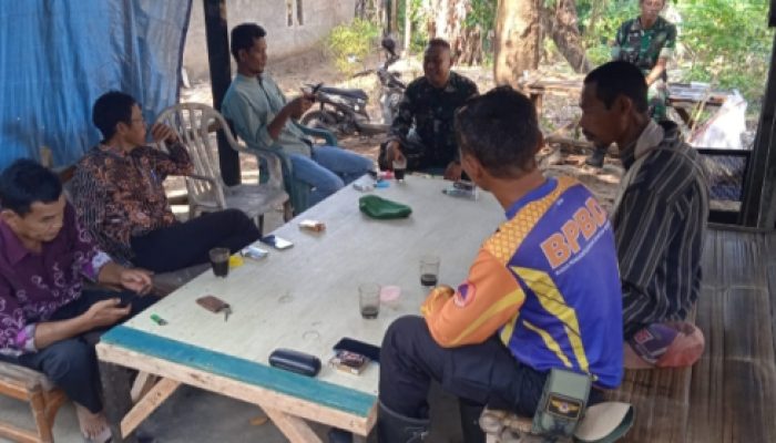 Babinsa Koramil 2305/,Cinangka, Komsos Membahas Rencana Fogging