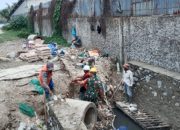 Babinsa Koramil 2303/Pulomerak, Karbak Perbaikan Goron-Gorong