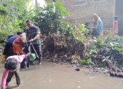 Babinsa Koramil 2305/Cinangka, Karbak Pembersihan Sungai