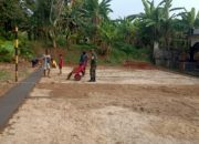 Babinsa Koramil 2306/Mancak, Karbak Membuat Lapangan Volly