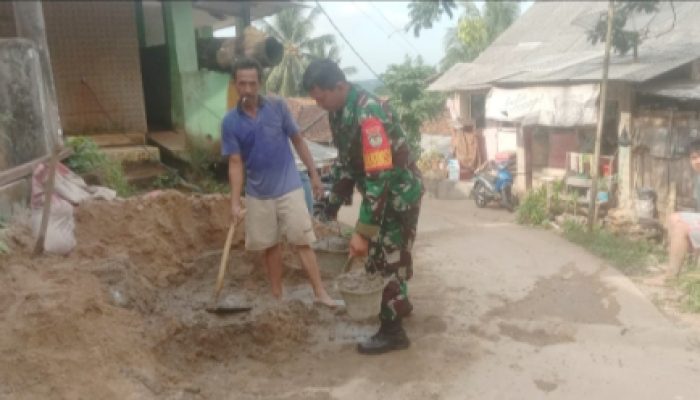 Babinsa Koramil 2306/Mancak, Karbak Renovasi Mushola