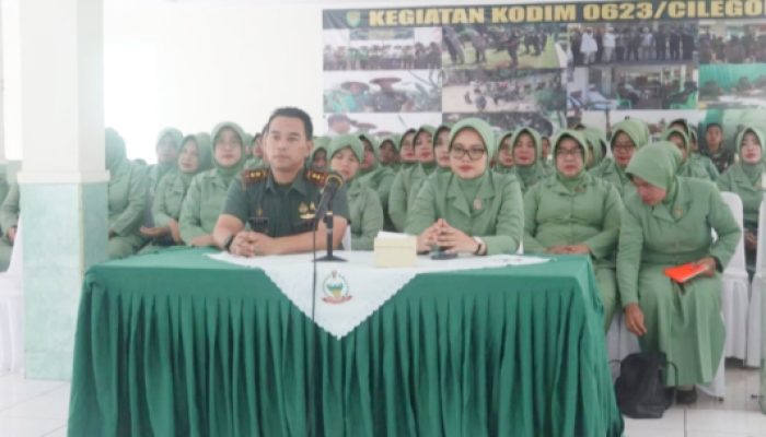 Dandim 0623/Cilegon Bersama Ketua dan anggota  Persit KCK Cab XLIX Dim 0623 Mengikuti Pengarahan Danrem 064/MY