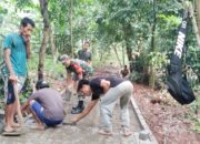 Babinsa Koramil 2304/Anyer, Karbak Pemasangan Konblok