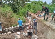 Babinsa Koramil 2301/Cilegon, Karbak Pembuatan Pagar Kuburan
