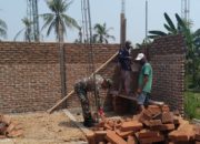 Babinsa Koramil 2302/Bojonegara, Karbak  Pembuatan Rumah Warga