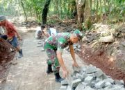 Babinsa Koramil 2306/Mancak, Karbak Pemasangan Konblok