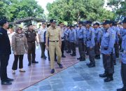 Pj. Bupati Takalar Pimpin Apel Akbar Sekaligus Membuka Bimtek Satlinmas sebagai Petugas TPS pada Pemilu 2024 