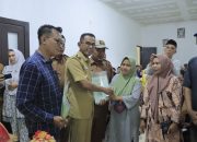 Tingkatkan Kesejahteraan Masyarakat, Pj. Bupati Takalar Serahkan Beberapa Bantuan di Kecamatan Mangarabombang