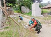 Babinsa Koramil 2304/Anyer, Karbak Perakitan Besi Rumah Warga