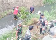 Babinsa Koramil 2301/Cilegon, Karbak Pembersihan Bantaran Sungai