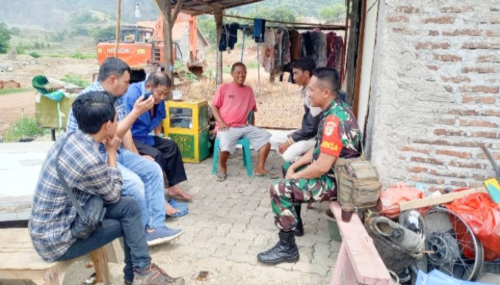 Babinsa Koramil 2302/Bojonegara, Komsos Membahas Gotong Kebersihan Lingkungan