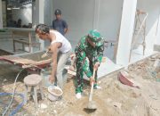 Babinsa Koramil 2306/Mancak, Karbak Renovasi Aula Desa