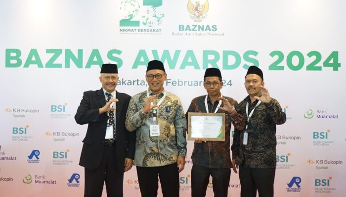 Wali Kota Cilegon Helldy Agustian Raih Penghargaan BAZNAS Award 2024