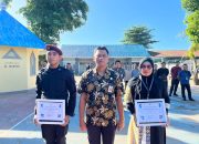 Kalapas Kelas IIB Takalar Berikan Penghargaan Kepada Dua Petugas Teladan