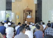 Perkuat Silaturahmi, Pj. Bupati Takalar Shalat Jum’at Berjamaah di Masjid H. Soesila Hj. Hamida