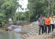 Pj. Bupati Takalar Kunjungi Pembangunan Tanggul Bantaran Sungai Pangkarode 