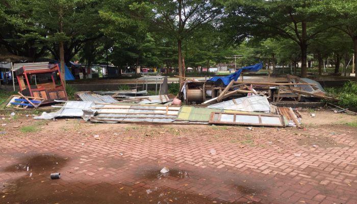 Tanpa Izin Kasat, Anggota Satpol PP Takalar Bongkar Paksa RM di Alun Alun 