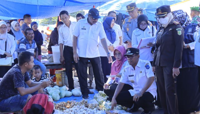 Pastikan Ketersediaan Bahan Pokok di Bulan Ramadhan, Pj. Bupati Takalar Lakukan Sidak Pasar