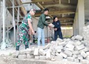 Babinsa Koramil 2307/Ciwandan, Karbak Pemasangan Konblok