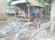 Babinsa Koramil 2304/Anyer, Karbak Pemasangan Konblok