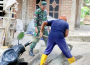 Babinsa Koramil 2302/Bojonegara, Karbak  Pembuatan Rumah Warga