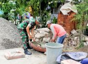 Babinsa Koramil 2302/Bojonegara, Karbak Pembuatan Rumah Warga