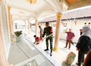 Babinsa Koramil 2301/Cilegon, Karbak Pembersihan Sarana Ibadah