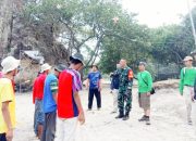 Babinsa Koramil 2305/,Cinangka, Komsos Membahas Pembersihan Pantai