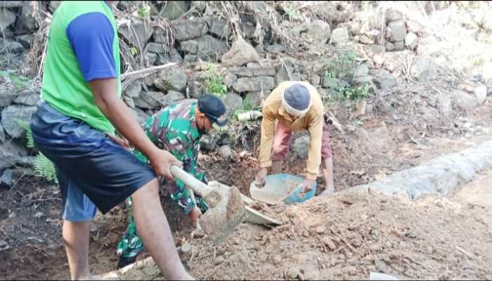 Babinsa Koramil 2307/Ciwandan, Komsos Pembangunan Saluran Air