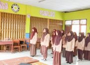 Babinsa Koramil 2303/Pulomerak, Bintahwil Siswa-Siswi MTS Materi Baris Berbaris
