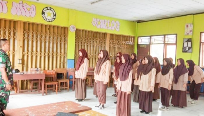 Babinsa Koramil 2303/Pulomerak, Bintahwil Siswa-Siswi MTS Materi Baris Berbaris