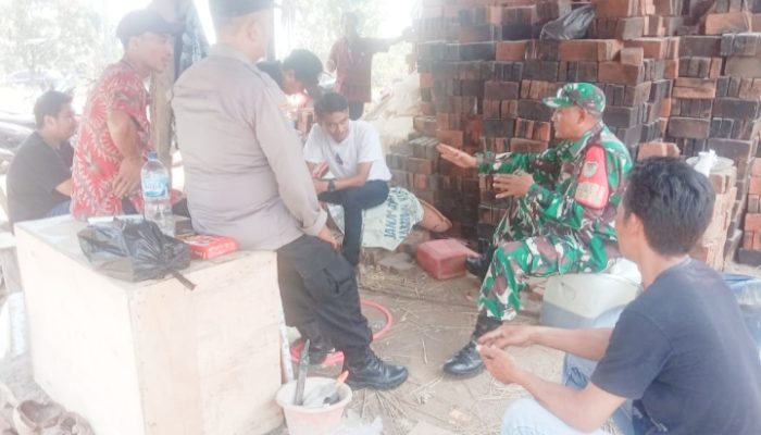 Babinsa Koramil 2303/Pulomerak, Komsos Membahas Kamtibmas