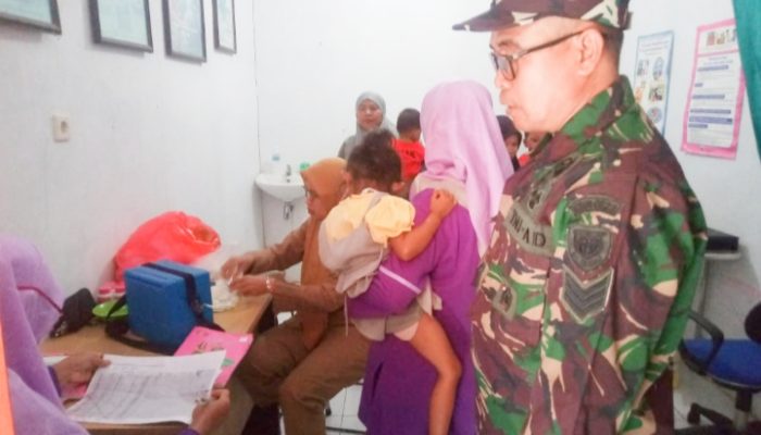 Babinsa Koramil 2304/Anyer, Mendampingi Bidan Laksanakan Puan Ter Pendataan KB