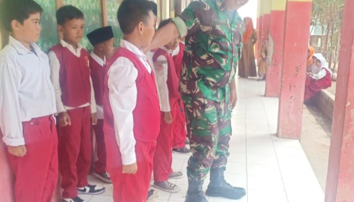 Babinsa Koramil 2307/Ciwandan, Bintahwil Bersama Anak Sekolah Dasar