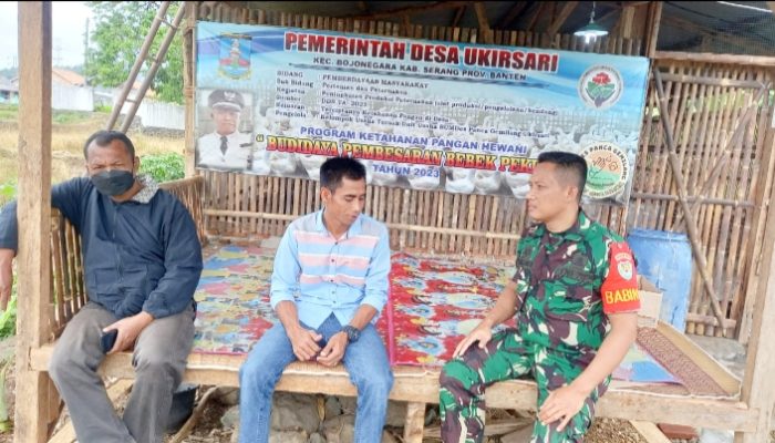 Babinsa Koramil 2302/Bojonegara, Komsos Membahas Kebersihan Lingkungan Bersama Warga