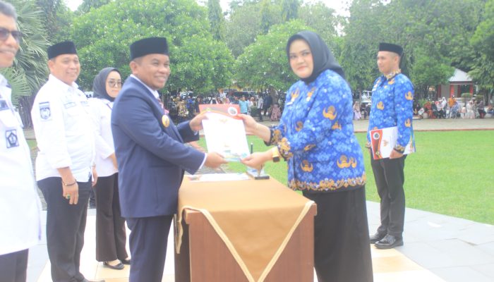 Jelang Idul Fitri 1445 H, Junaedi Bakri Serahkan Hadiah Istimewa kepada PPPK Jeneponto
