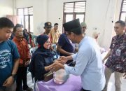 Jelang Idul Fitri, Masyarakat Miskin Ekstrem dapat Paket Sembako dari Pj. Bupati dan Pj. Ketua PKK Takalar
