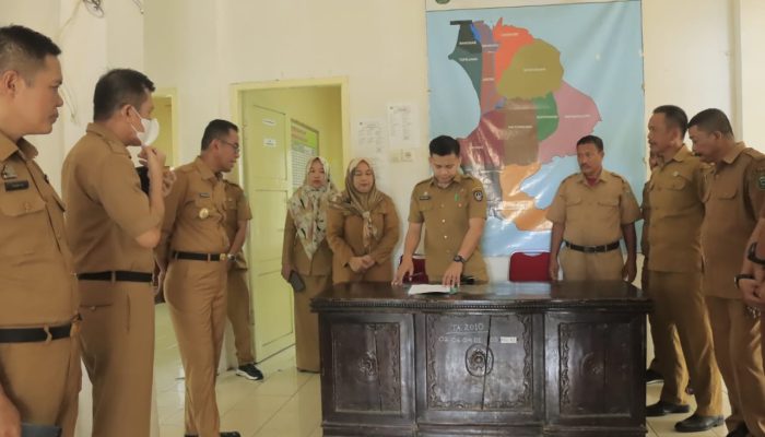 Hari Pertama Masuk Pasca Lebaran, Pj. Bupati Takalar Sidak ke Sejumlah Kantor Pelayanan di Kab. Takalar