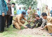 Dalam Rangka Hari Bumi Sedunia, Pj Bupati Takalar bersama Porkopimda Lakukan Penanaman Pohon