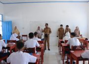 Pj. Bupati Takalar Pantau Ujian Sekolah di SMP Negeri 1 Takalar