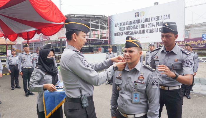 Setingkat Lebih Tinggi, Lapas Cilegon Gelar Penyematan Kenaikan Pangkat Kepada Empat Pegawai
