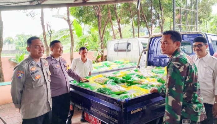 Babinsa Koramil 2301/Cilegon, Puan Ter Pendataan Warga Menerima Sembako